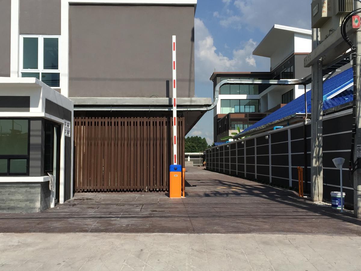Aparthotel Modernbright Laemchabang Bang Lamung Zewnętrze zdjęcie