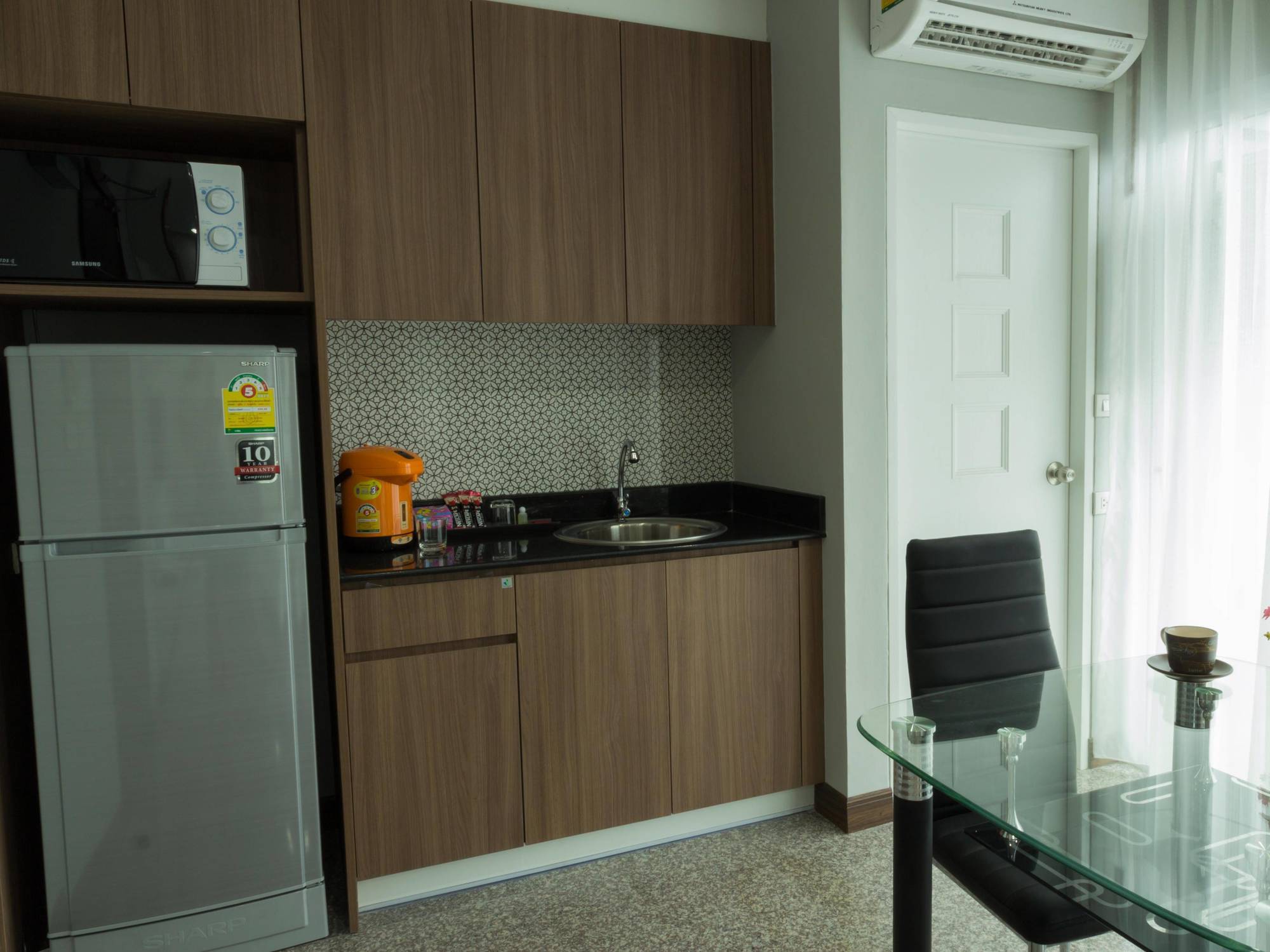 Aparthotel Modernbright Laemchabang Bang Lamung Zewnętrze zdjęcie