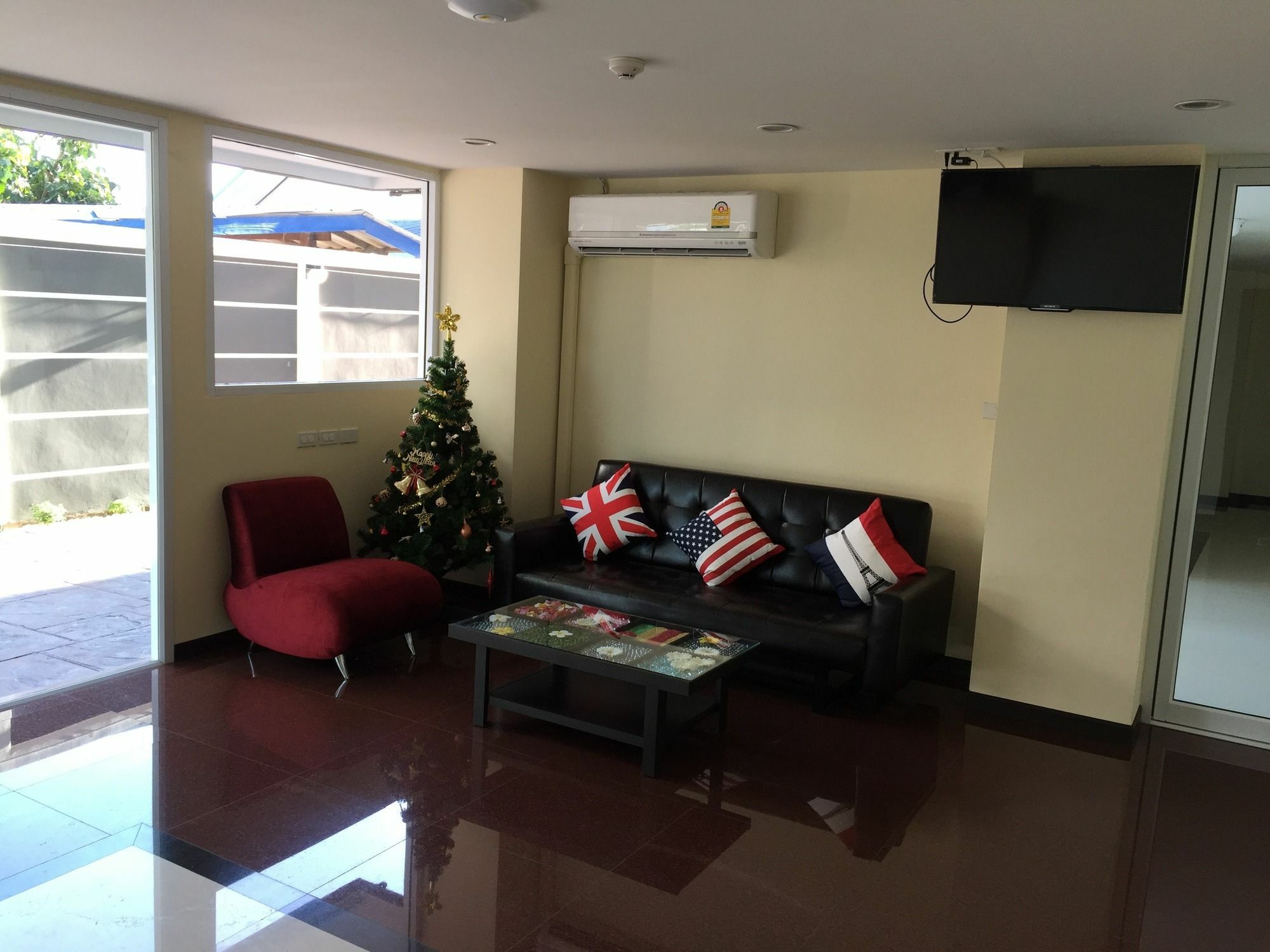 Aparthotel Modernbright Laemchabang Bang Lamung Zewnętrze zdjęcie