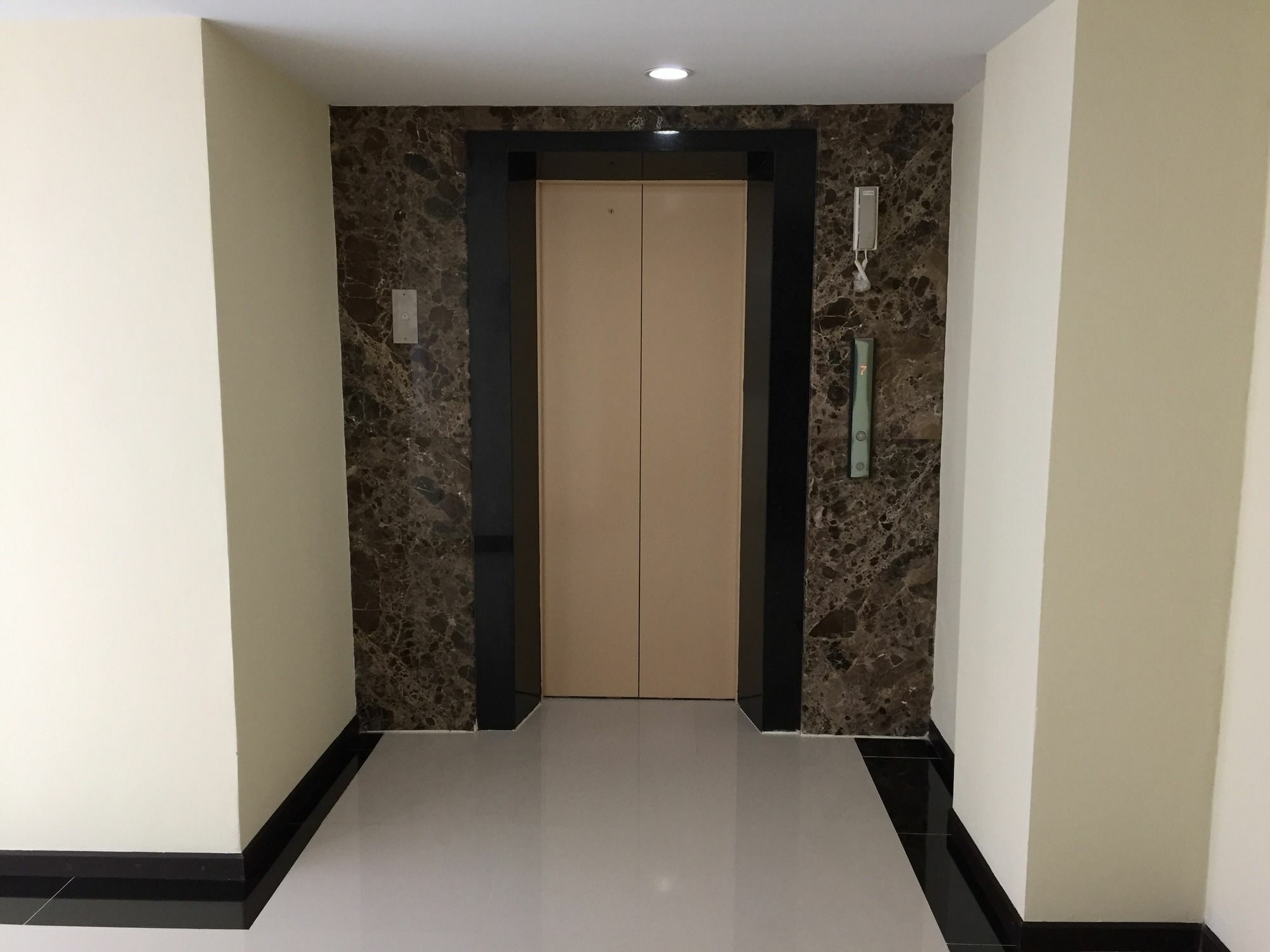 Aparthotel Modernbright Laemchabang Bang Lamung Zewnętrze zdjęcie