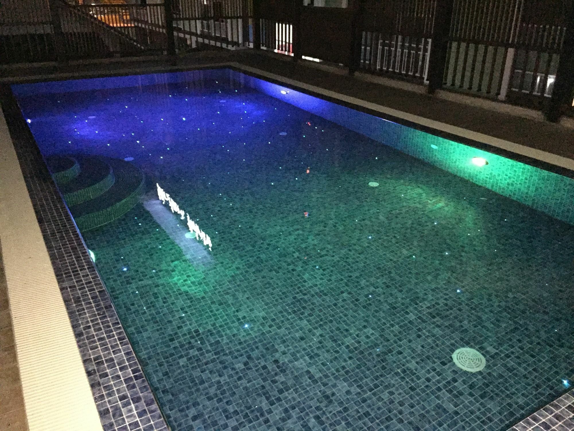 Aparthotel Modernbright Laemchabang Bang Lamung Zewnętrze zdjęcie