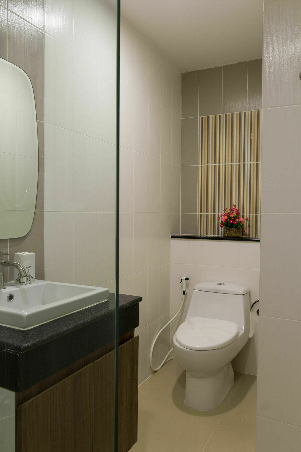 Aparthotel Modernbright Laemchabang Bang Lamung Zewnętrze zdjęcie